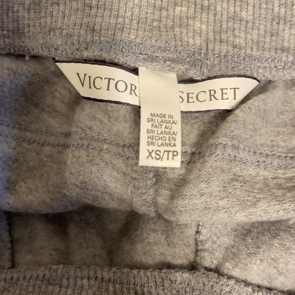 Tank top, zip up jacket, and shorts set - Picture 6 of 9